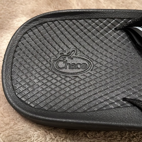 New mens size 12 CHACO flip flops. NO BOX